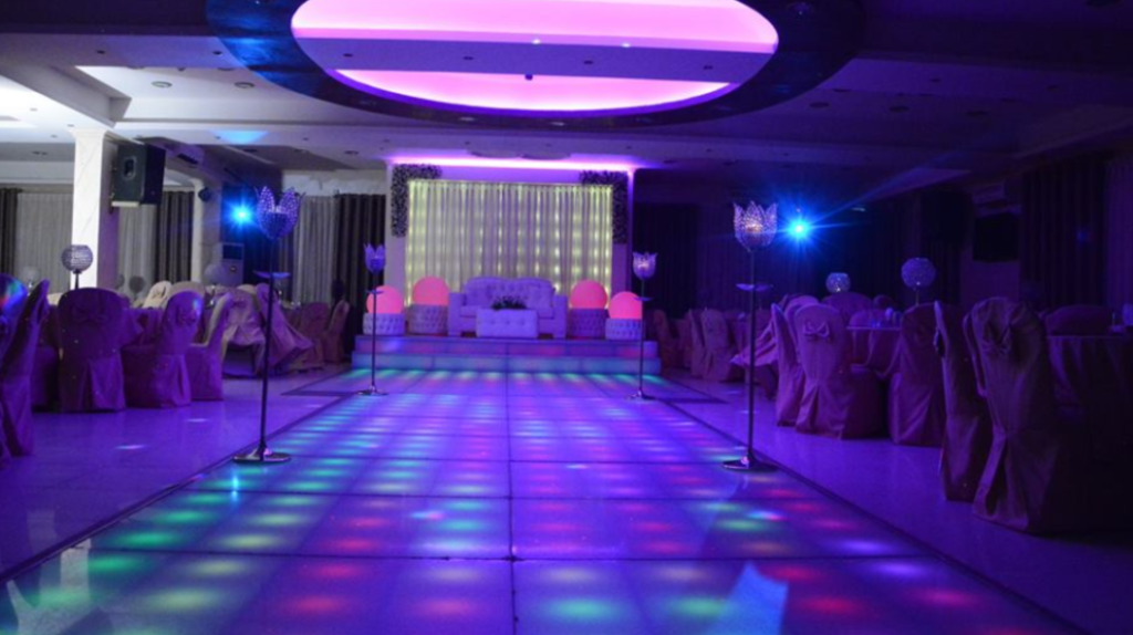 nombres de salones de fista